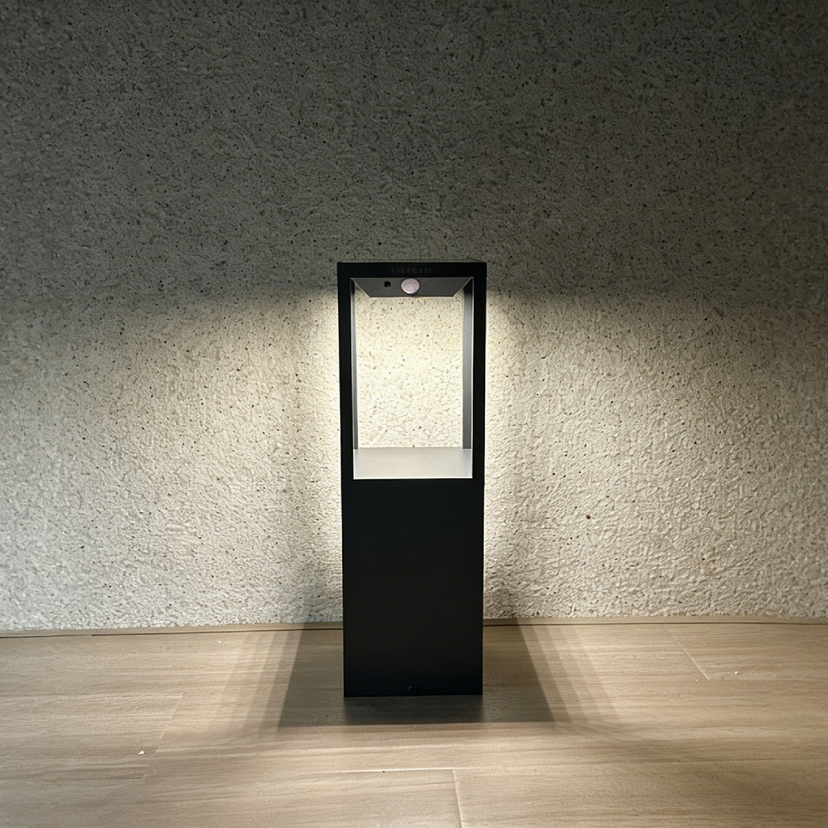 Eclipse | Luz solar LED para césped 45cm