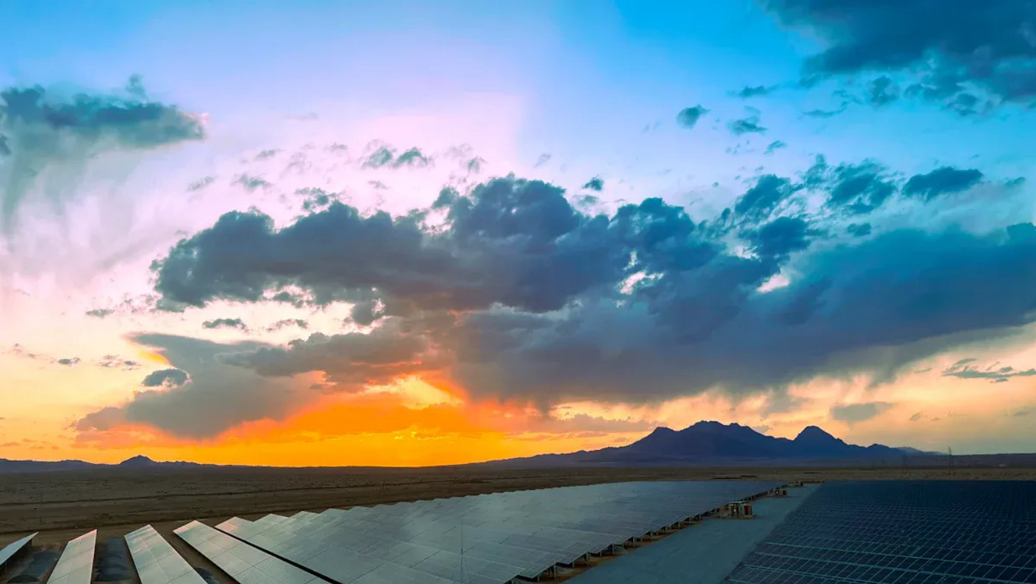 ¿Pueden funcionar las luces solares en días nublados?